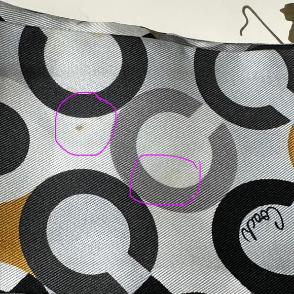 Coach Signature Scarf Multifunctional - Picture 9 of 12
